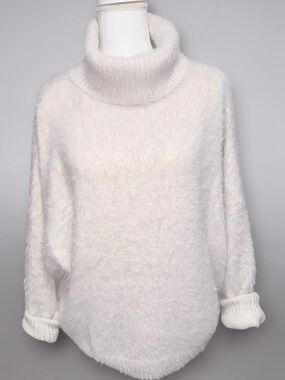 Express Cream Super Soft Turtleneck Sweater